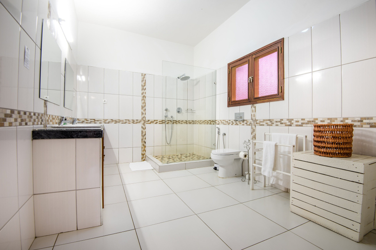 Bathroom 4, Sommerschield Guest House & Restaurant, Maputo