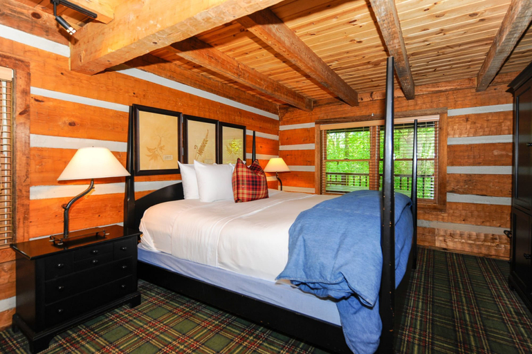 Bedroom 3, Dancing Bear Lodge, Blount