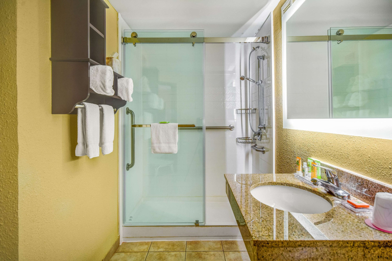 Bathroom 4, Wyndham Garden York, York
