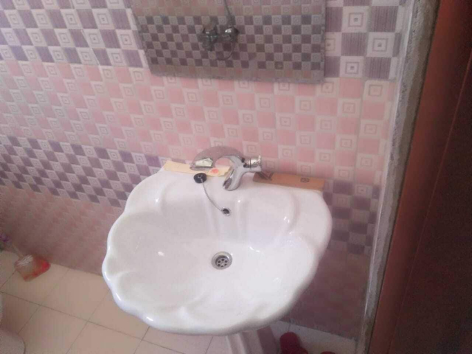 Bathroom 4, Forest Breeze Hotel, Mbarara