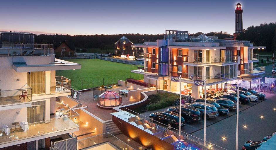Exterior & Views