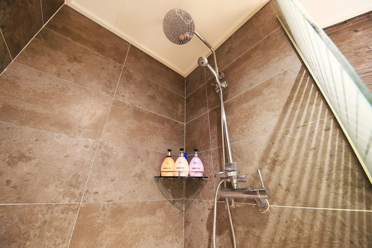 Bathroom 3, Hotel Bobos, Anyang