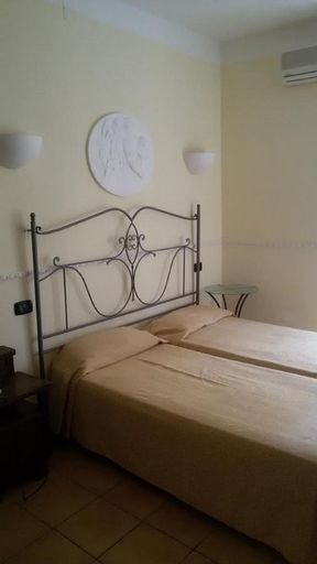Bedroom 2, Hotel Bella Napoli, Agrigento