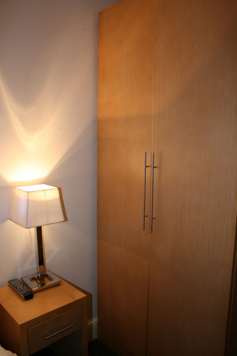 Bedroom 3, Cromwell International Hotel, London