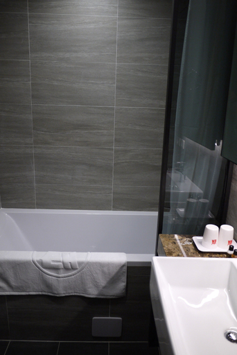 Bathroom 5, Emperor Hotel, Taipei City