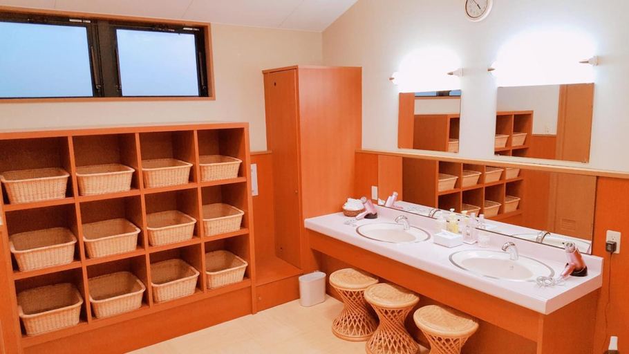 Bathroom 4, Hotel Familio Sado Aikawa, Sado
