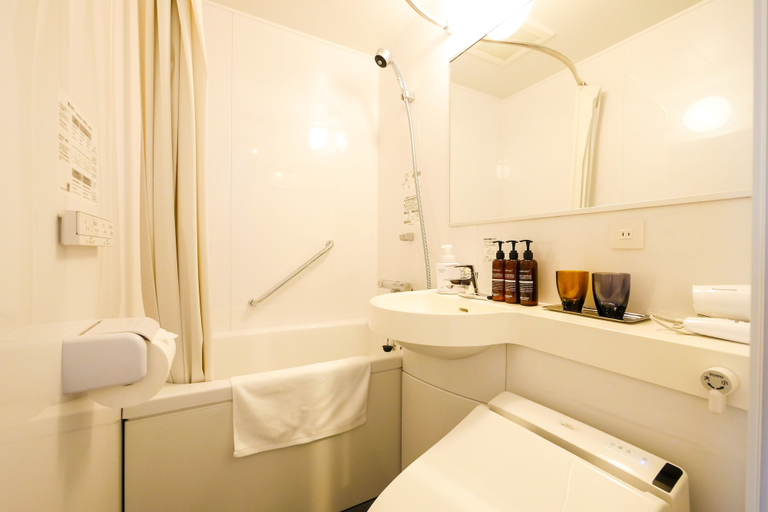 Bathroom 5, Kin Hotel, Taitō