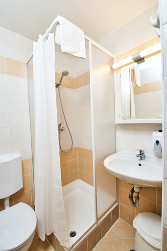 Bathroom 4, Hotel Korona, Siklósi