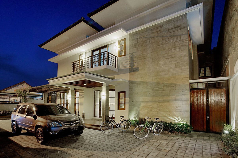 Exterior & Views 1, Omah Garuda Homestay, Sleman