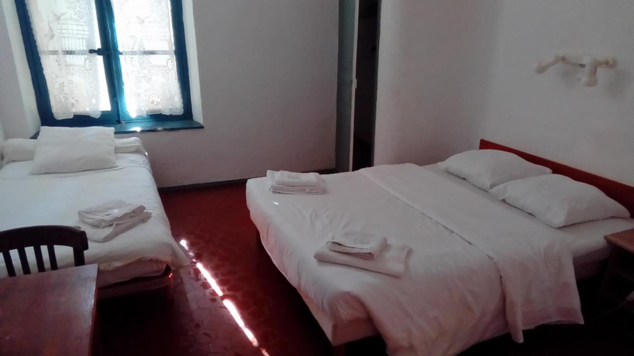 Bedroom 2, Hôtel du Cours, Vaucluse