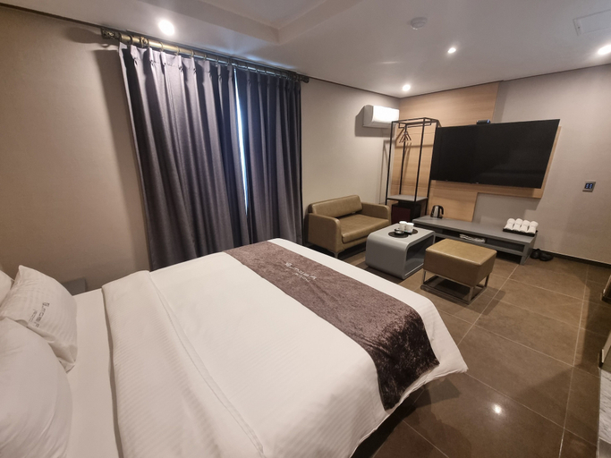 Bedroom 4, Yeow-B, Jinju