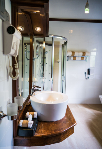 Bathroom 5, Amaya Lake Dambulla, Dambulla