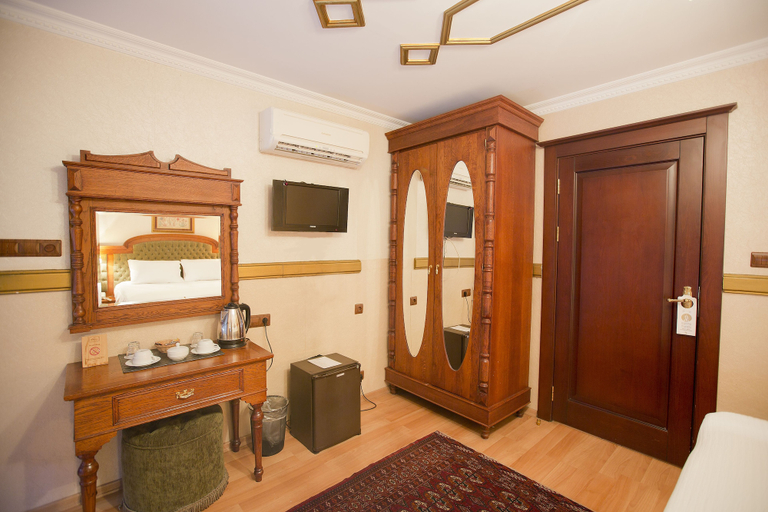 Bathroom 5, Aruna Hotel, Fatih