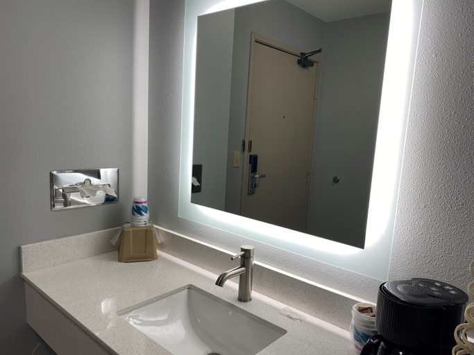 Bathroom 5, AmericInn by Wyndham Viroqua, Vernon