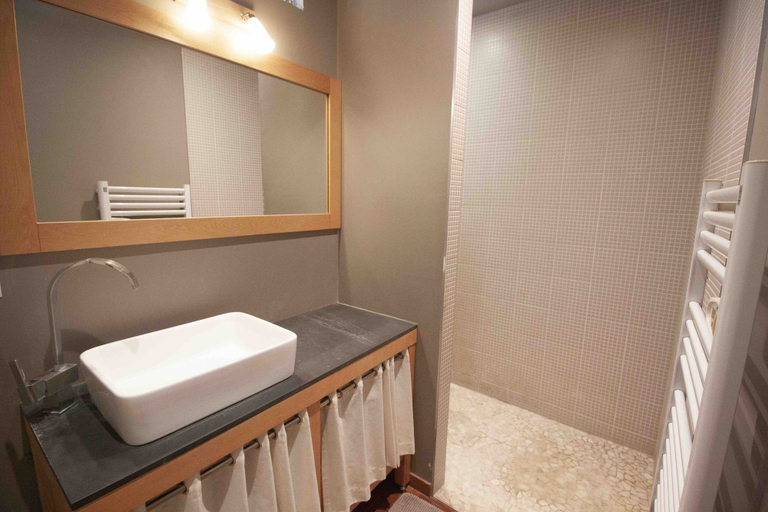 Bathroom 3, La Cour de Berthe Est, Haut-Rhin