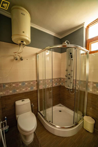 Bathroom, Alt Life - Dharamkot - Hostel, Kangra