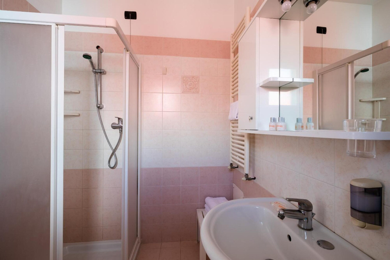 Bathroom 4, Hotel Kennedy, Venezia