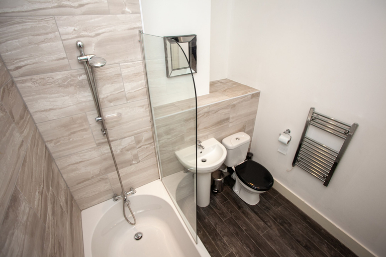Bathroom 3, Cross St Boutique Apartment, Trafford
