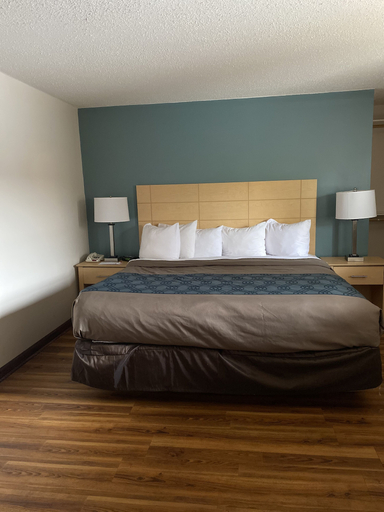 Bedroom 3, Econo Lodge At The Falls North, Niagara