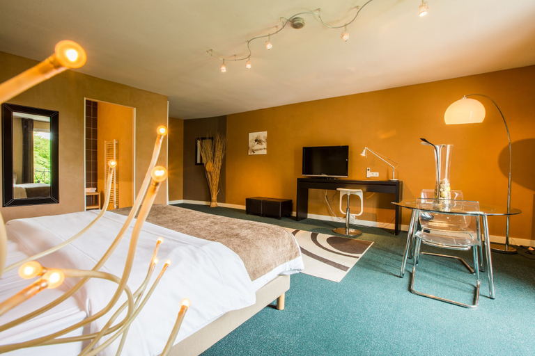 Bedroom 3, Le Renaissance, Landes