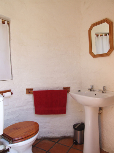 Bathroom 3, Bethesda Tower Accommodation, Cacadu