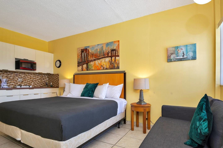 Cozy Studio Hallandale Beach, Near the Ocean :), Broward