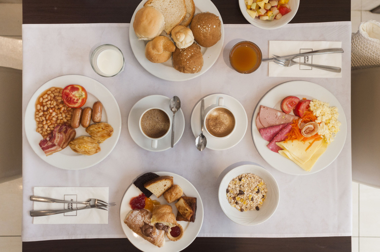 Food & Drinks 5, Rooms by Alexandra Hotel, St Julian's