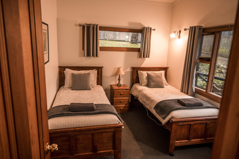 Bedroom 2, Bells Estate Great Ocean Road Cottages, Surf Coast - West