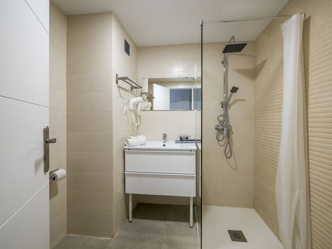 Bathroom 3, Hotel Victoria, Girona