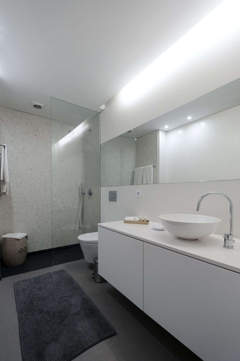 Bathroom 5, Domum, Porto