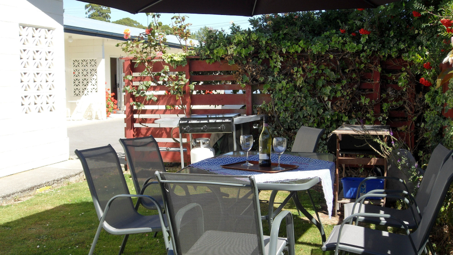 Food & Drinks 5, Aden Motel, Southland