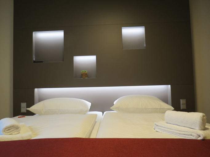Bedroom 4, Hotel Neuthor, Ulm