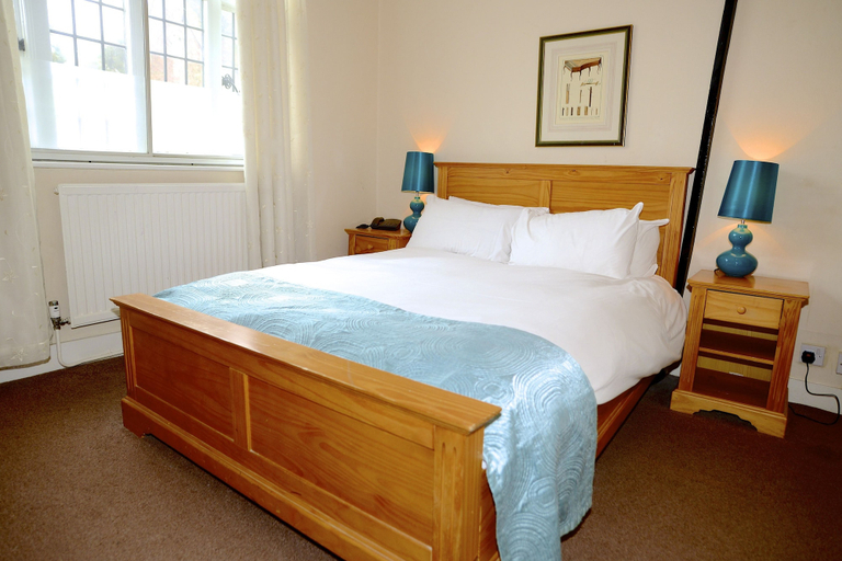 Bedroom 2, The White Hart Hotel, Hertfordshire