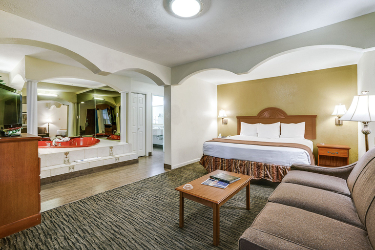 Bedroom 3, Quality Inn & Suites Dallas - Cityplace, Dallas