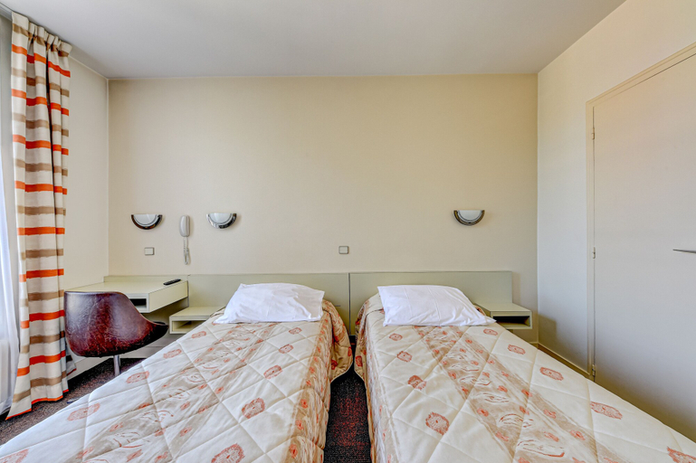 Bedroom 4, Hôtel Robespierre, Seine-Saint-Denis