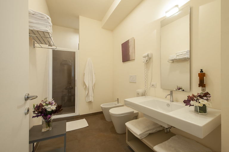 Bathroom 5, Hotel La Corte, Perugia