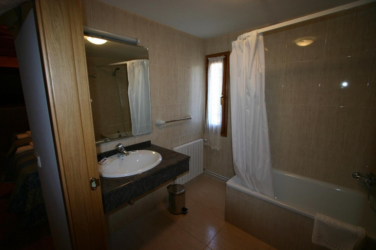 Bathroom 4, Hotel Can Mestre, Lleida