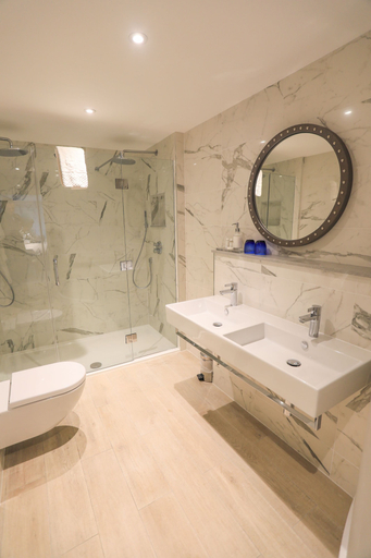 Bathroom 4, Harbour Hotel Christchurch, Dorset