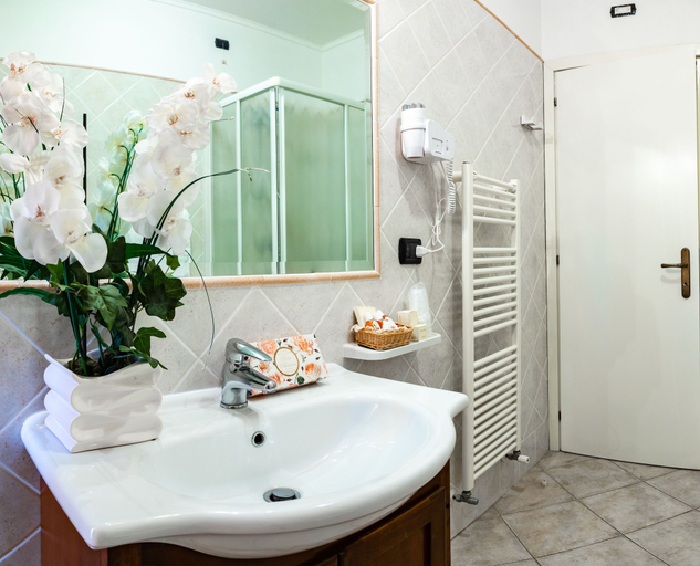 Bathroom 4, Hotel Il Cavalier D'Arpino, Frosinone