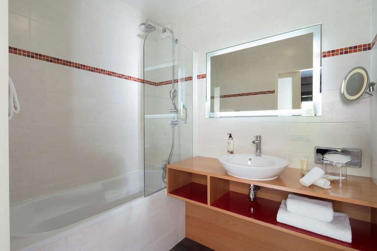 Bathroom 5, Best Western Plus Hotel de la Regate, Loire-Atlantique
