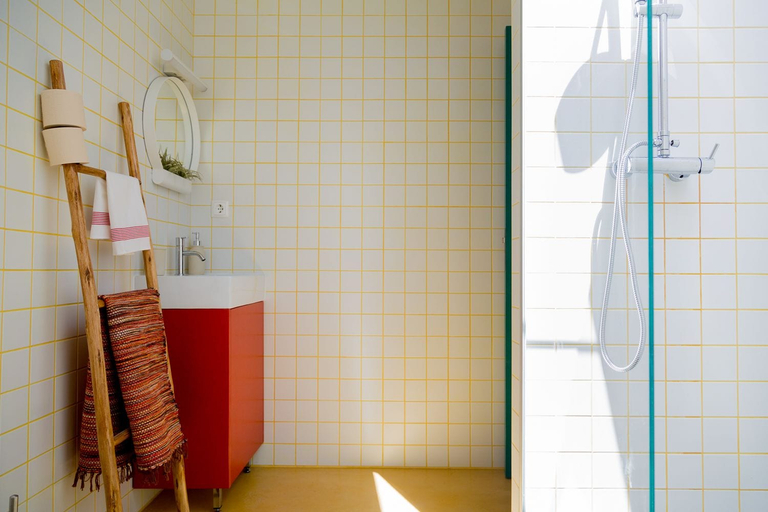 Bathroom 3, Solar Apartments, Setúbal
