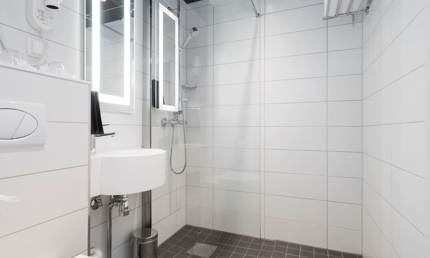 Bathroom 4, Thon Hotel Spectrum, Oslo