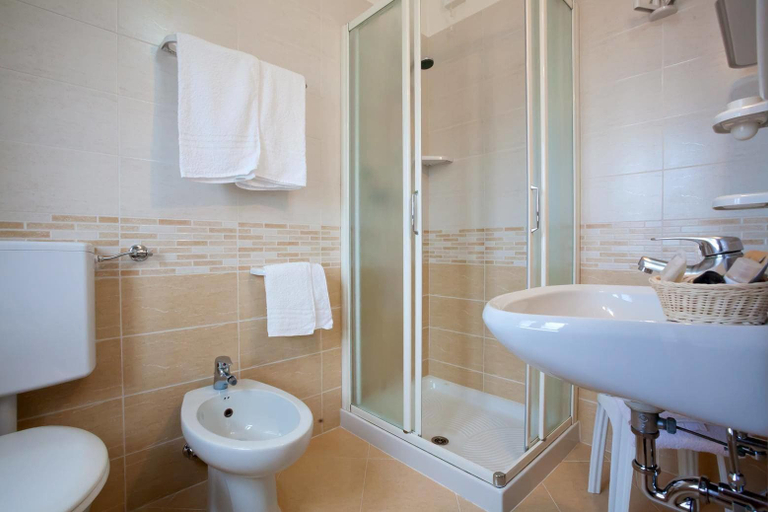 Bathroom 4, Hotel Fabris, Venezia