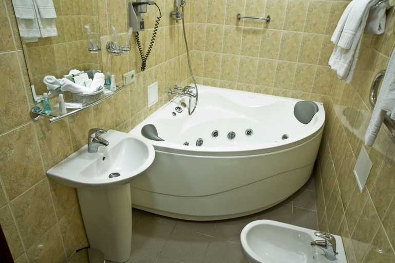 Bathroom 4, Monte Kristo Hotel, Riga