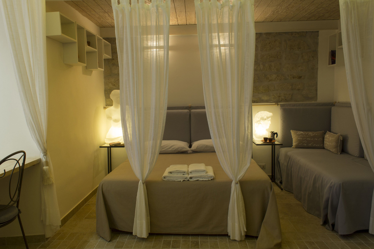 Bedroom 3, Casa Latina B&B, Napoli