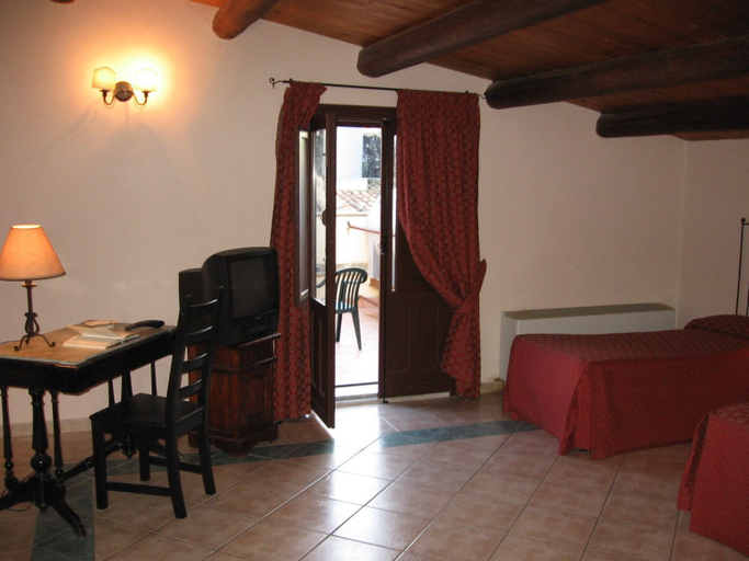 Others 4, Albergo La Fontanella, Syracuse