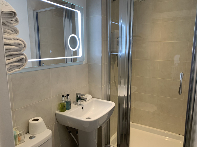 Bathroom 3, Shrubbery Guest House, Worcestershire
