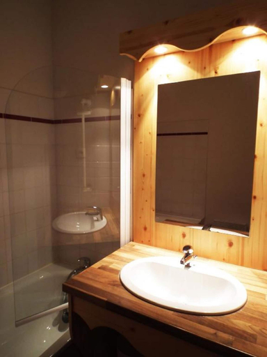 Bathroom 4, La Bérangère, Isère
