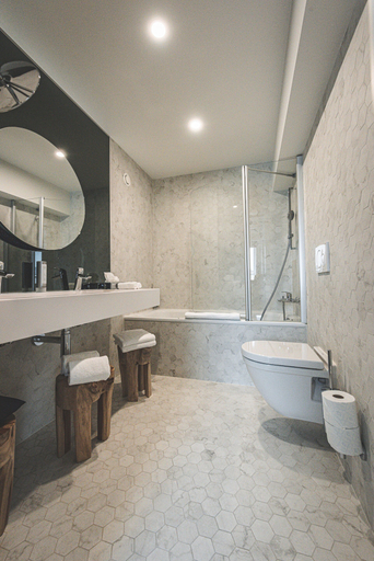 Bathroom 5, Hotel Bernina Geneva, Genève