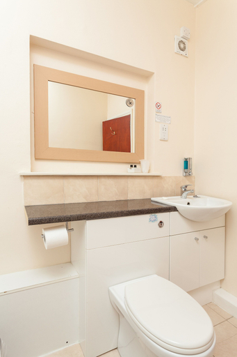 Bathroom 4, Roseview Alexandra Palace Hotel, London